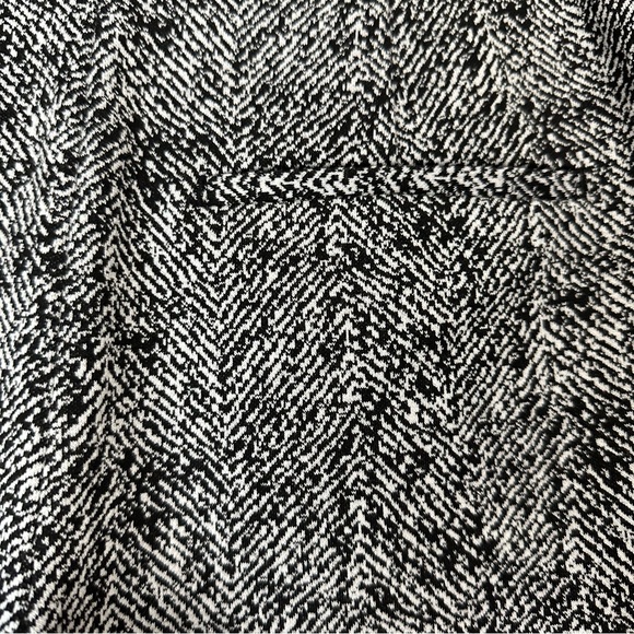 EXPRESS - Black & White Printed Skort with Belt - Picture 9 of 10